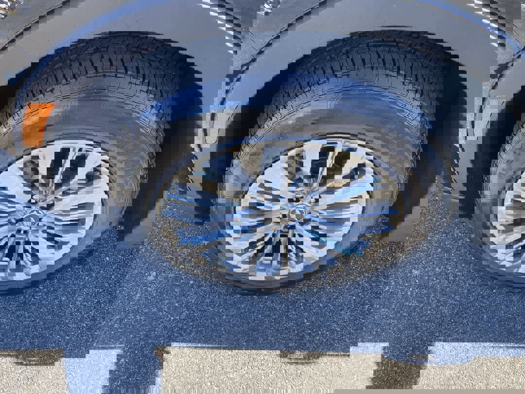 Used 2024 Cadillac XT4 Premium Luxury image 9