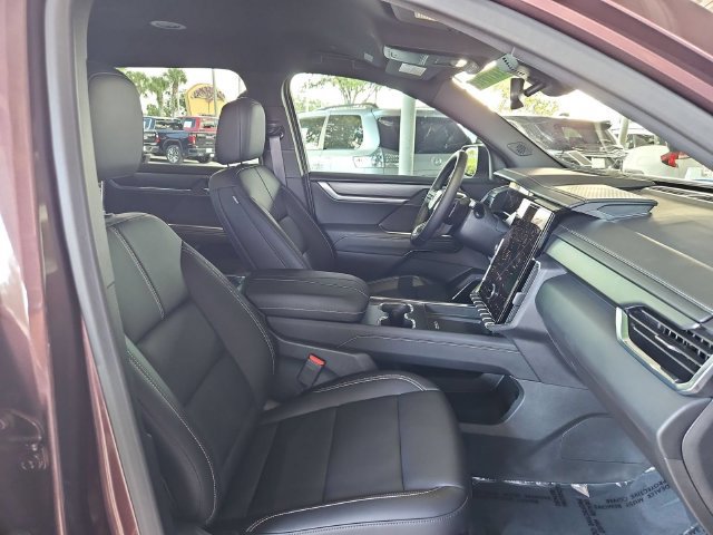 Used 2025 GMC Acadia Elevation w/ Elevation Premium Package FWD image 28