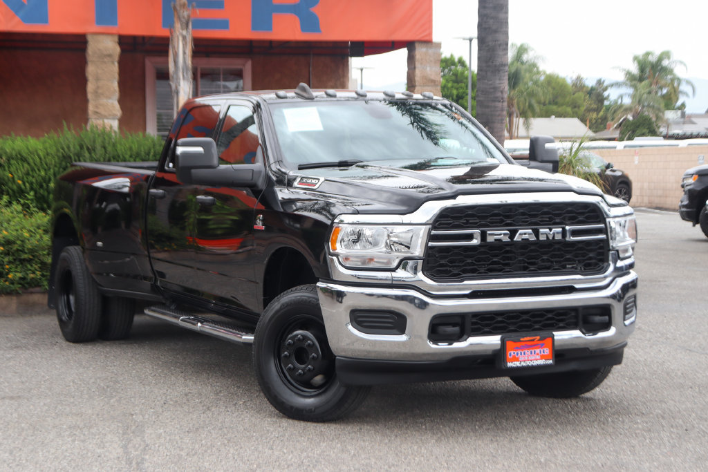 Used 2024 RAM 3500 Tradesman w/ Chrome Appearance Group AWD/4WD image 2