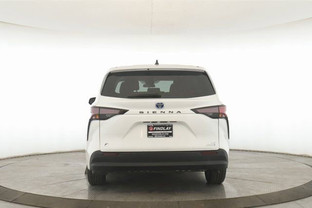 Used 2024 Toyota Sienna LE image 11