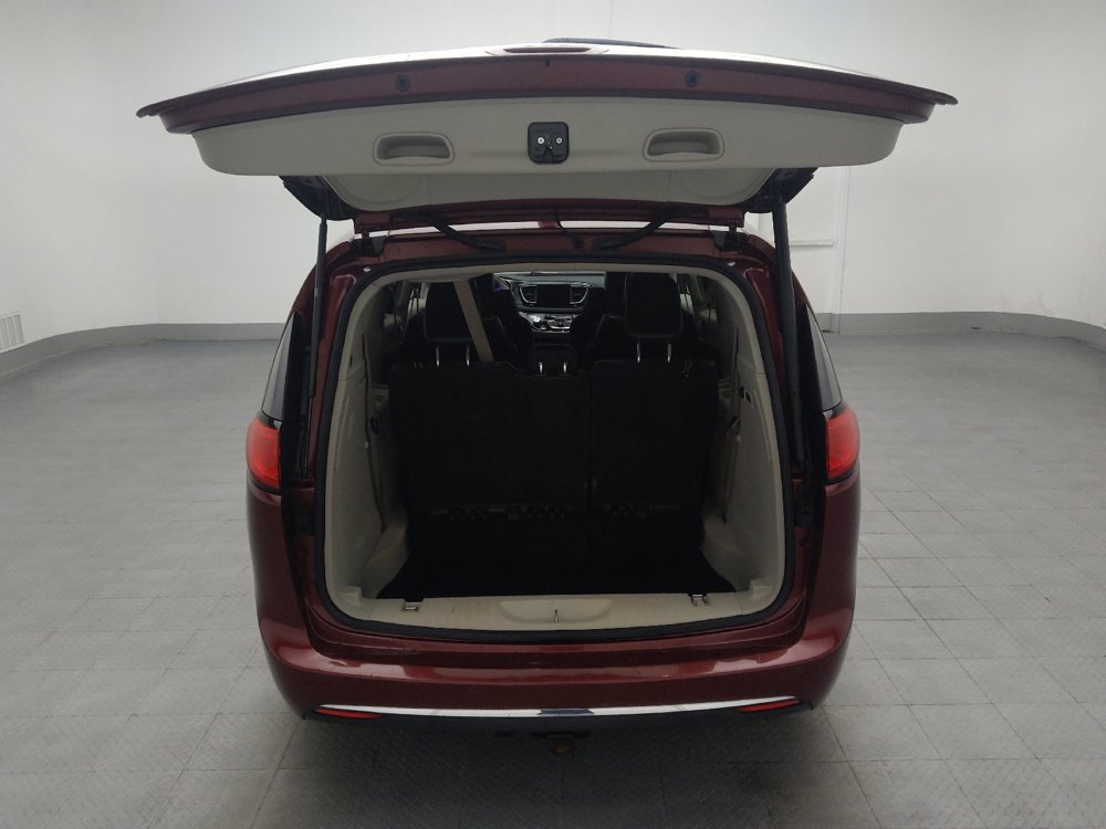 Used 2018 Chrysler Pacifica Limited FWD image 29
