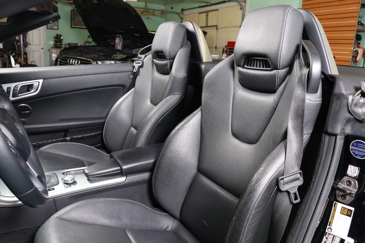 Used 2014 Mercedes-Benz SLK 250 w/ Premium Package image 44