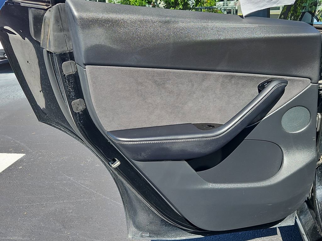 Used 2021 Tesla Model Y Long Range image 11