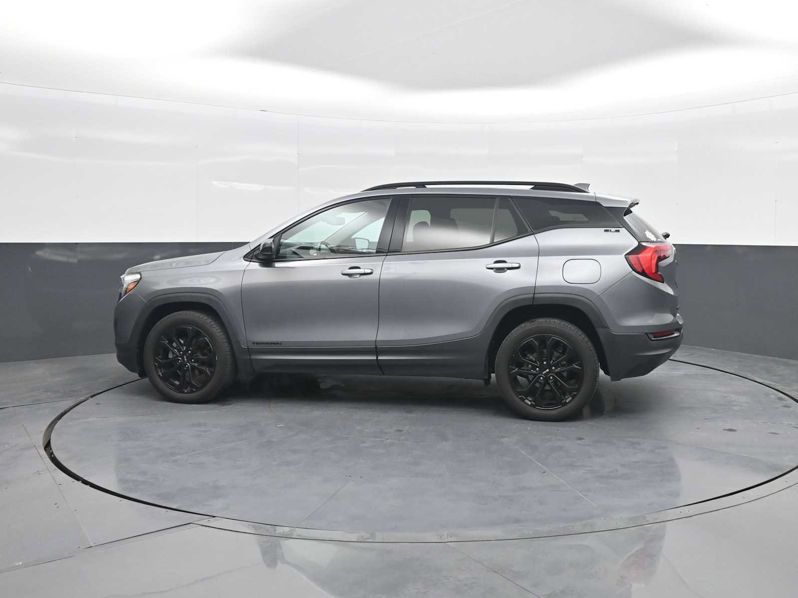 Used 2021 GMC Terrain SLE w/ Driver Convenience Package AWD/4WD image 5