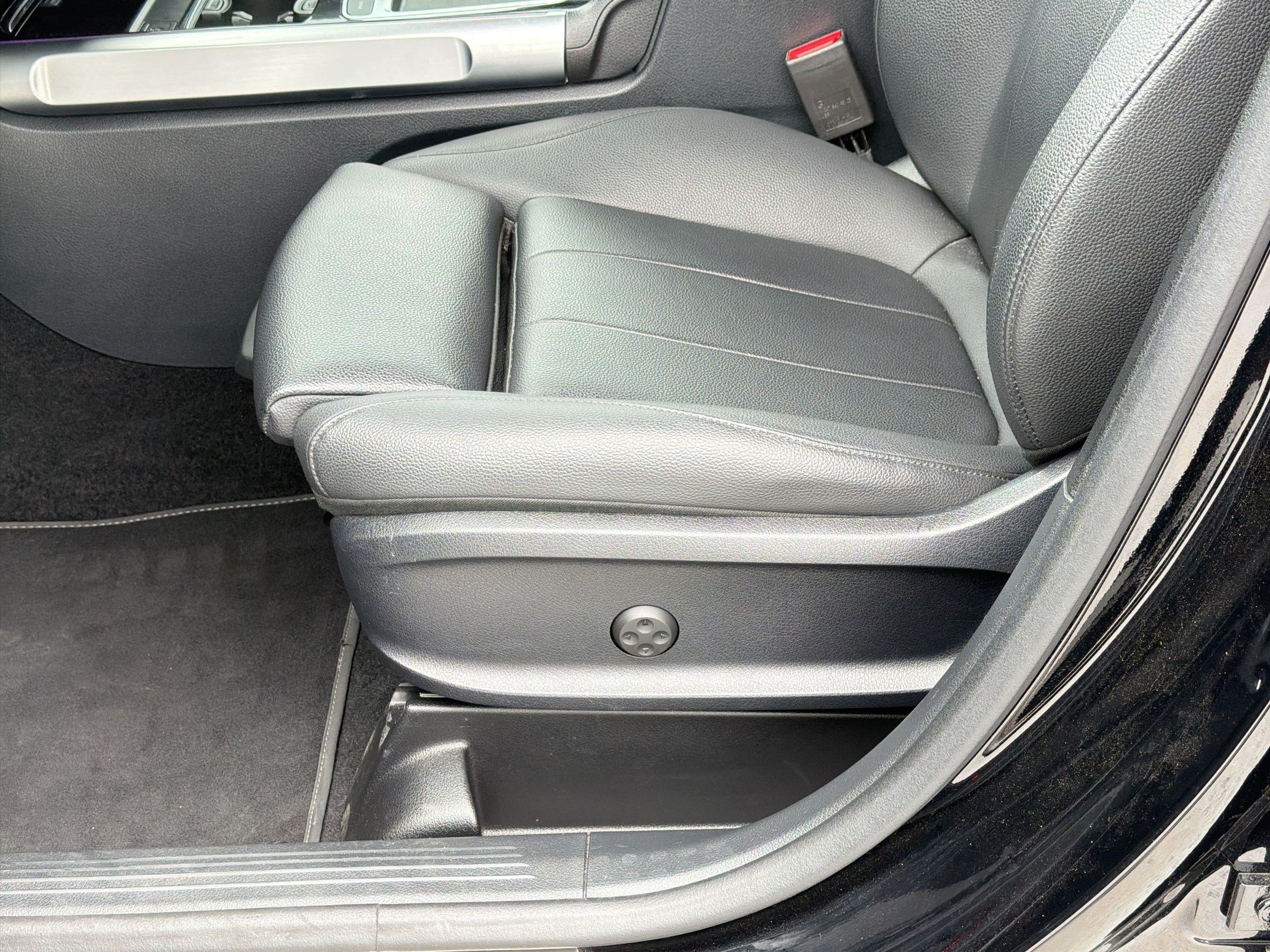 Used 2025 Mercedes-Benz GLB 250 4MATIC image 15