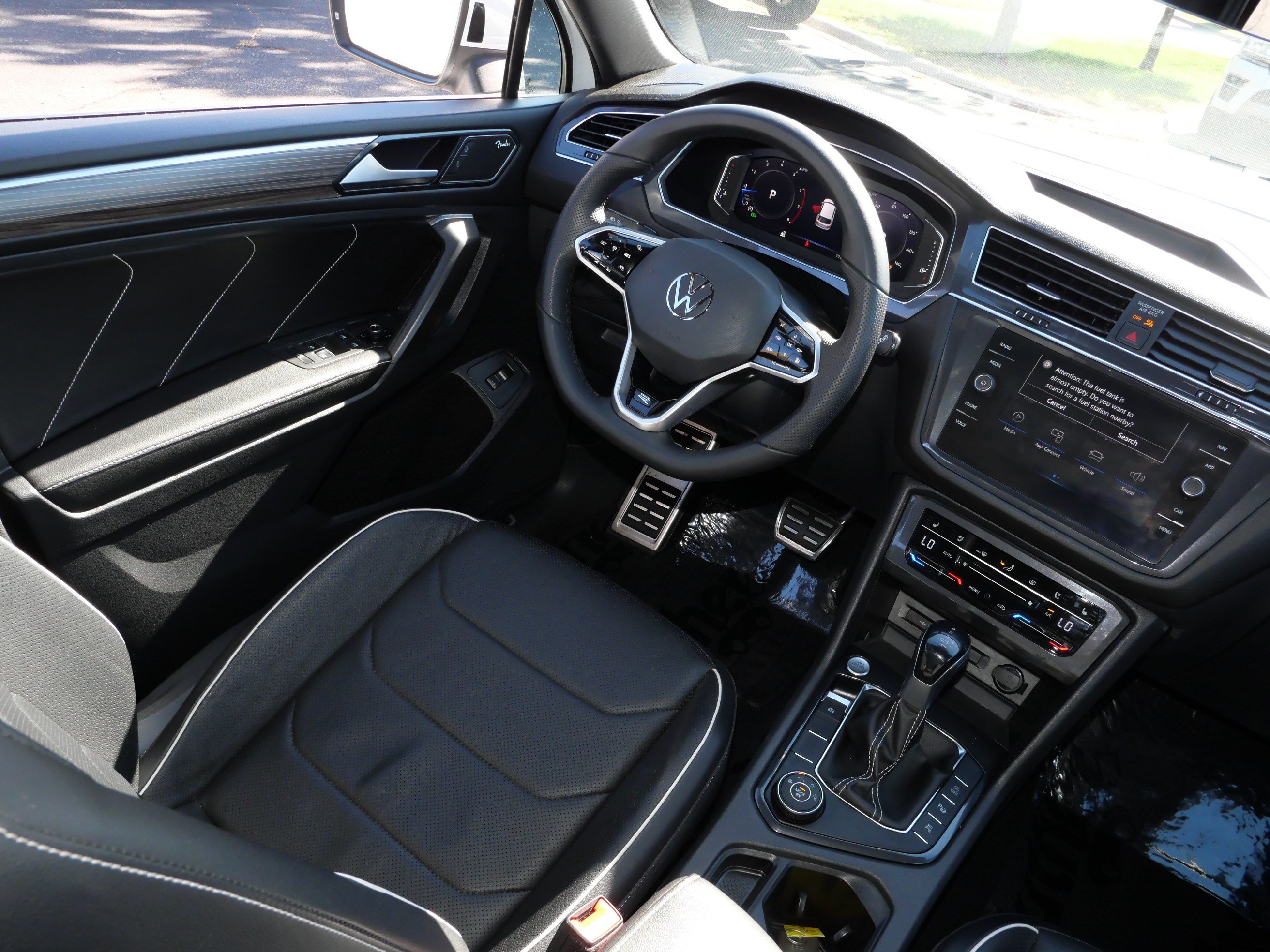 Used 2022 Volkswagen Tiguan SEL R-Line AWD/4WD image 9