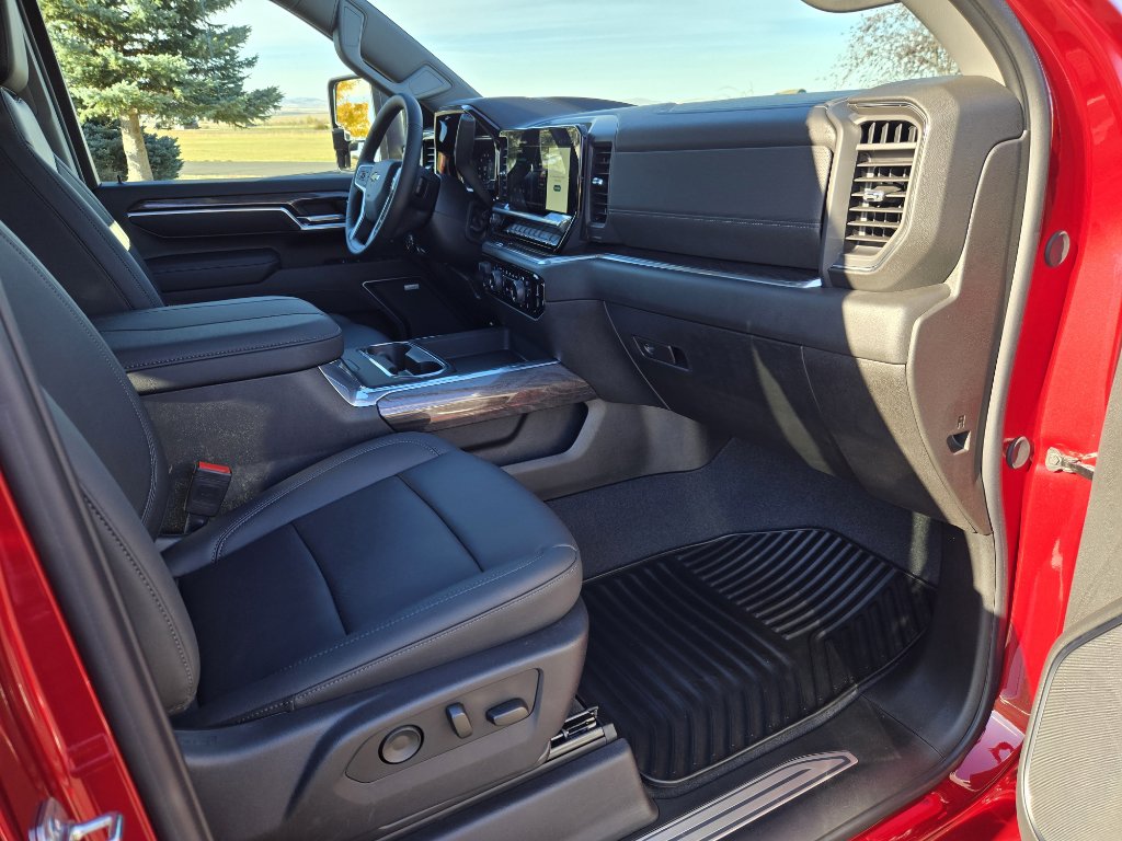 Used 2025 Chevrolet Silverado 3500 LTZ w/ LTZ Premium Package image 31