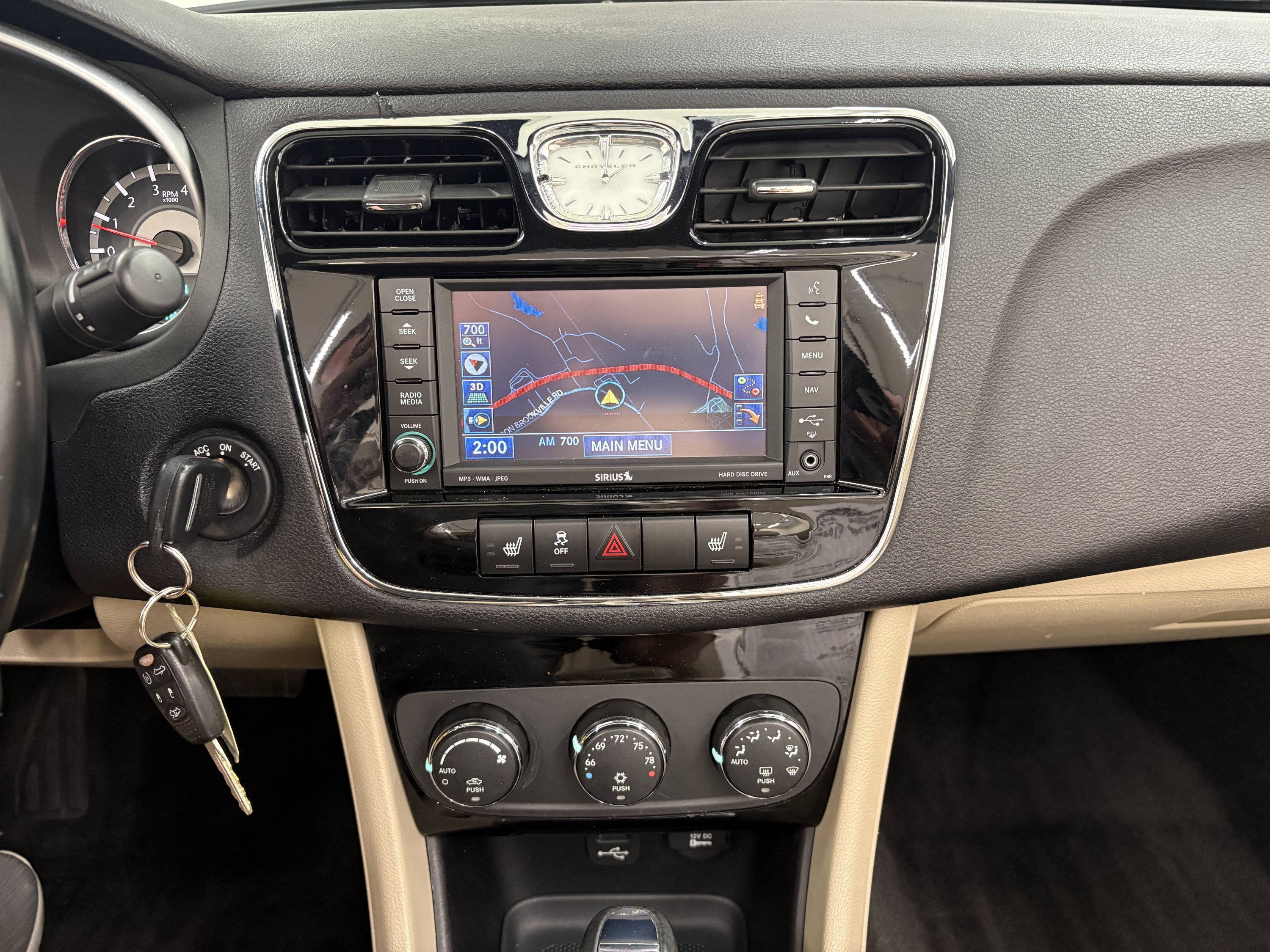 Used 2011 Chrysler 200 Limited FWD image 18