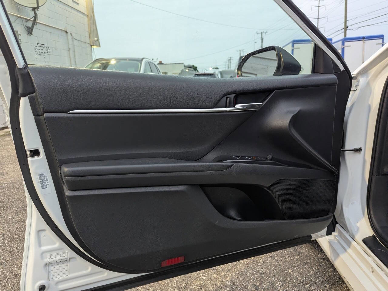 Used 2020 Toyota Camry LE FWD image 12