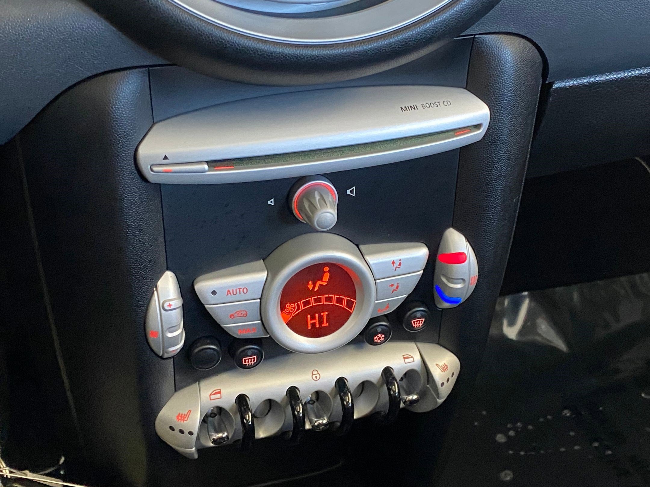 Used 2010 MINI Cooper Hardtop image 16