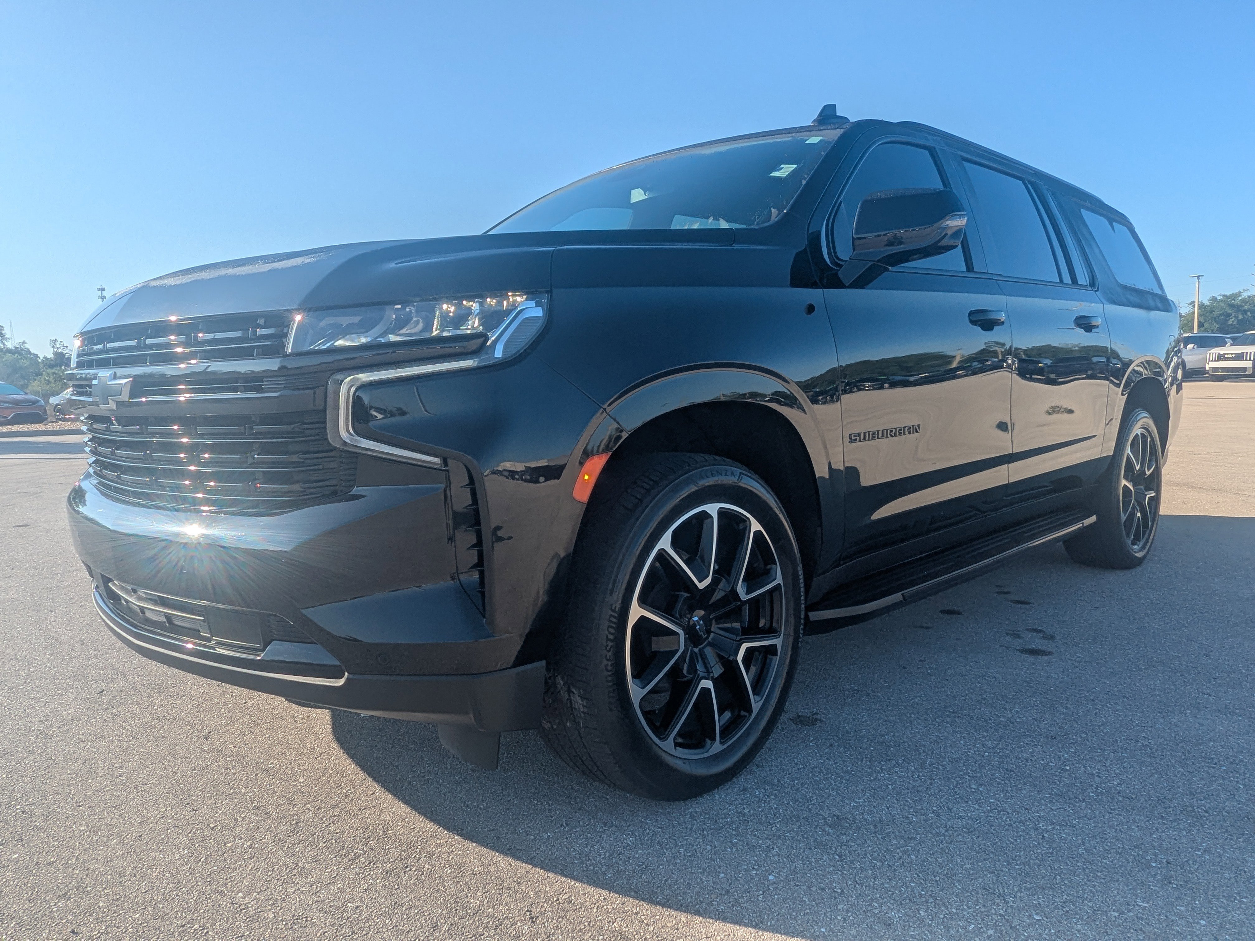 Used 2023 Chevrolet Suburban RST w/ Luxury Package AWD/4WD image 8