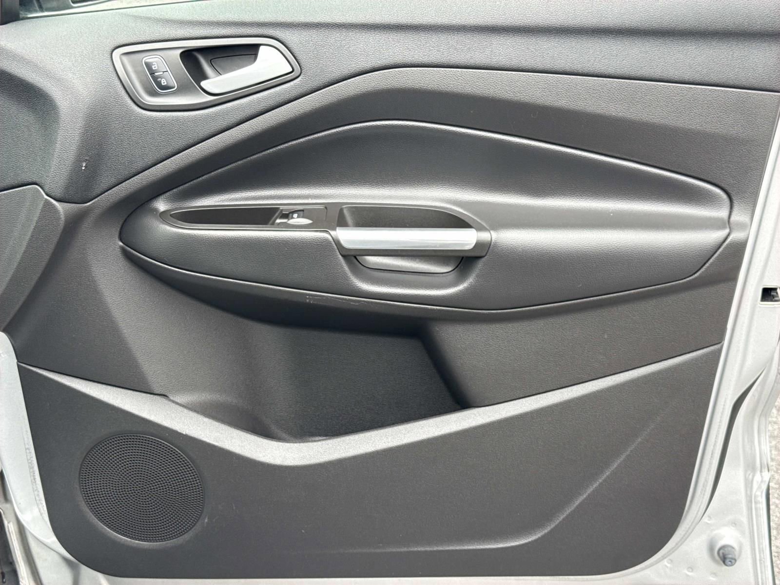 Used 2018 Ford Escape SE image 24