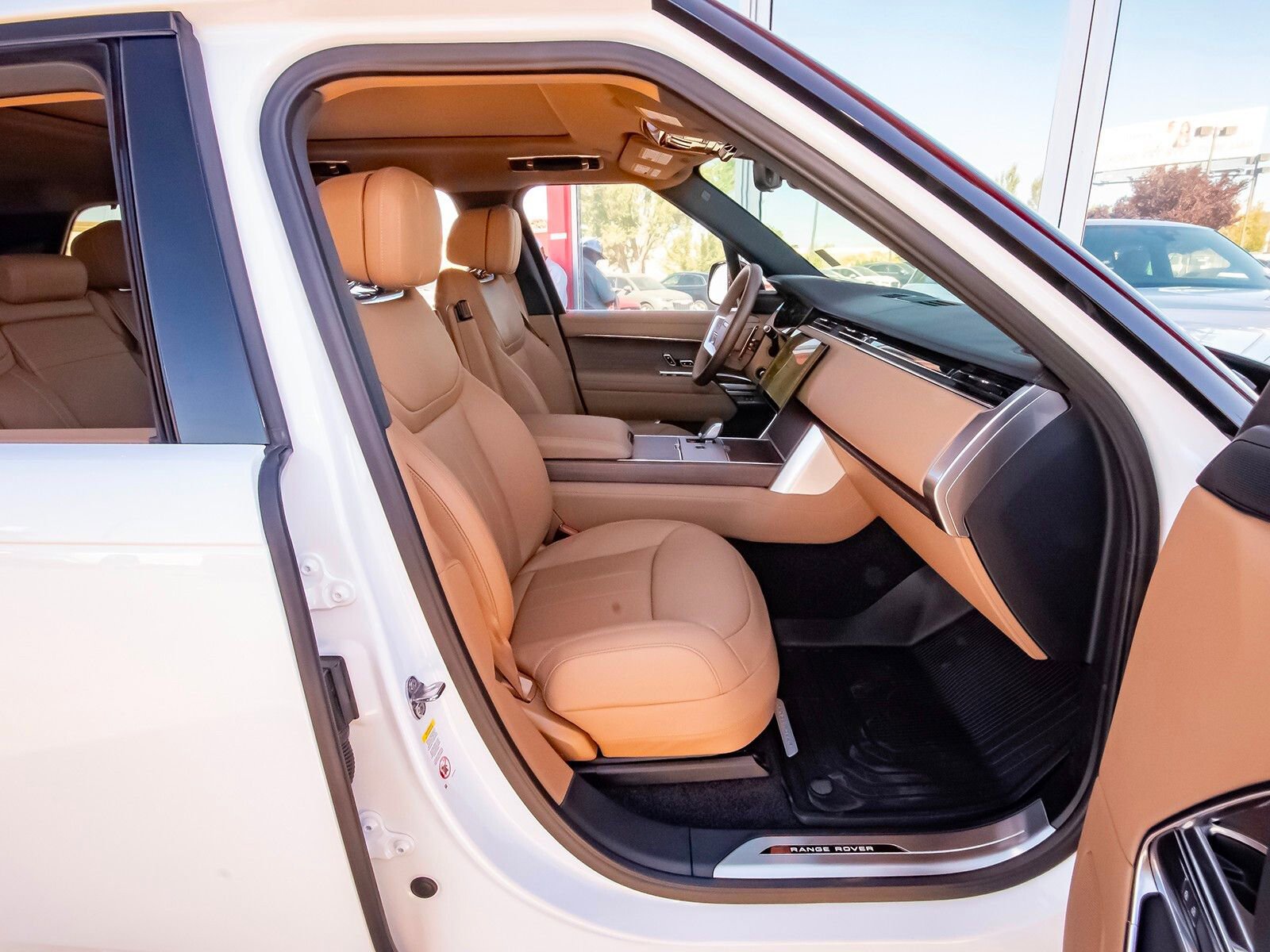 New 2025 Land Rover Range Rover SE image 39