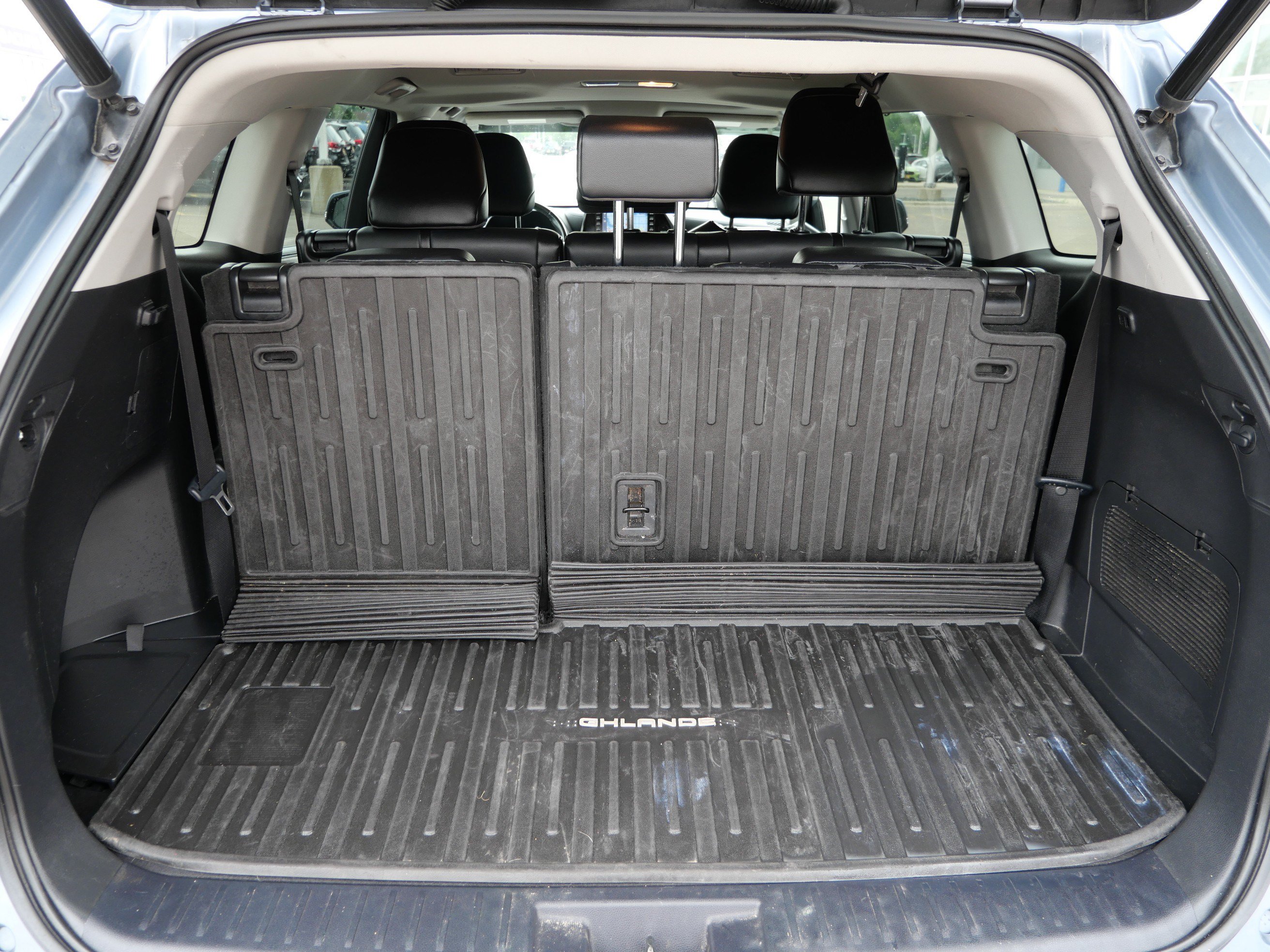 Used 2021 Toyota Highlander XLE AWD/4WD image 18