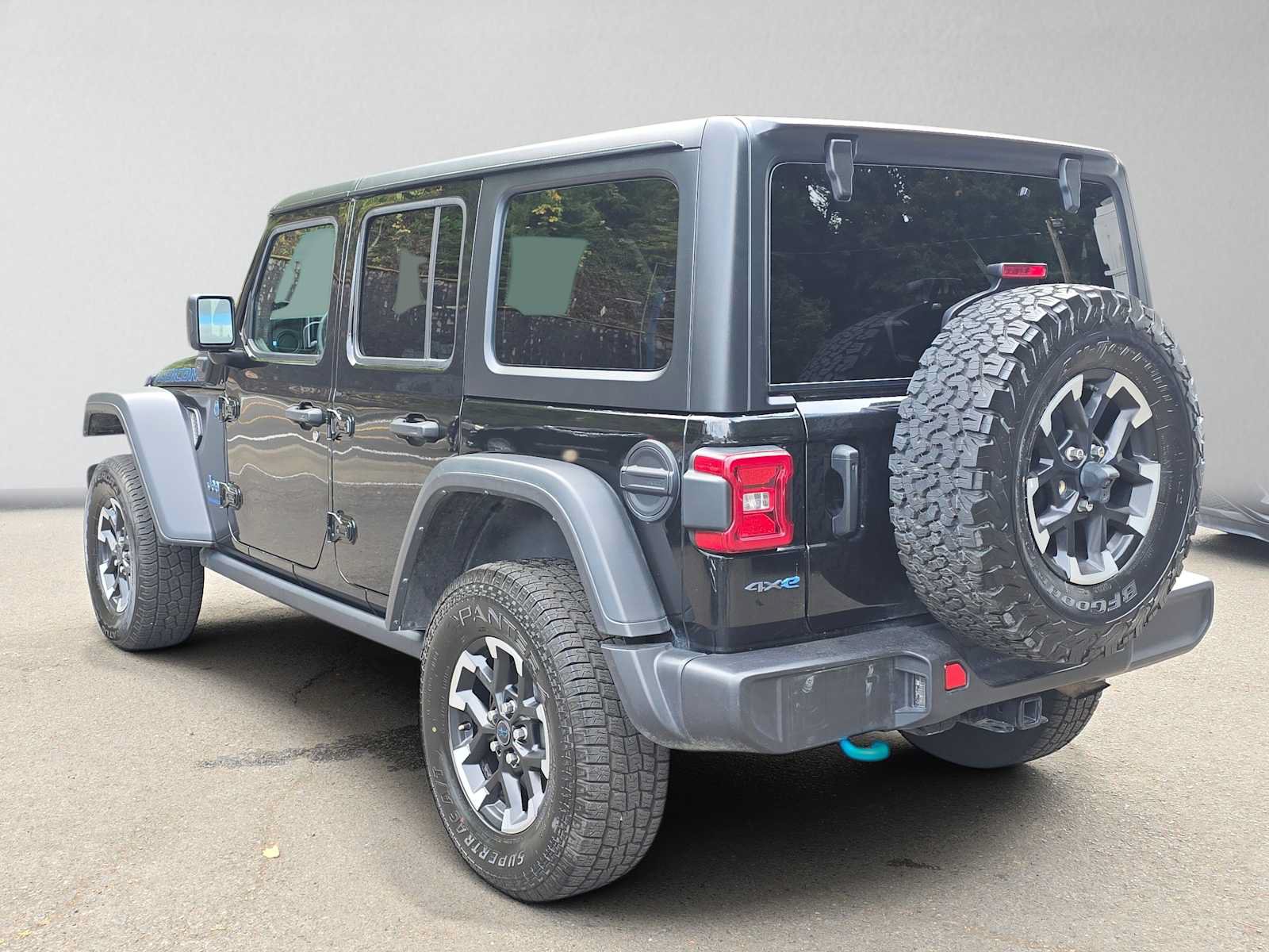 Used 2024 Jeep Wrangler Unlimited Rubicon 4xe AWD/4WD image 5