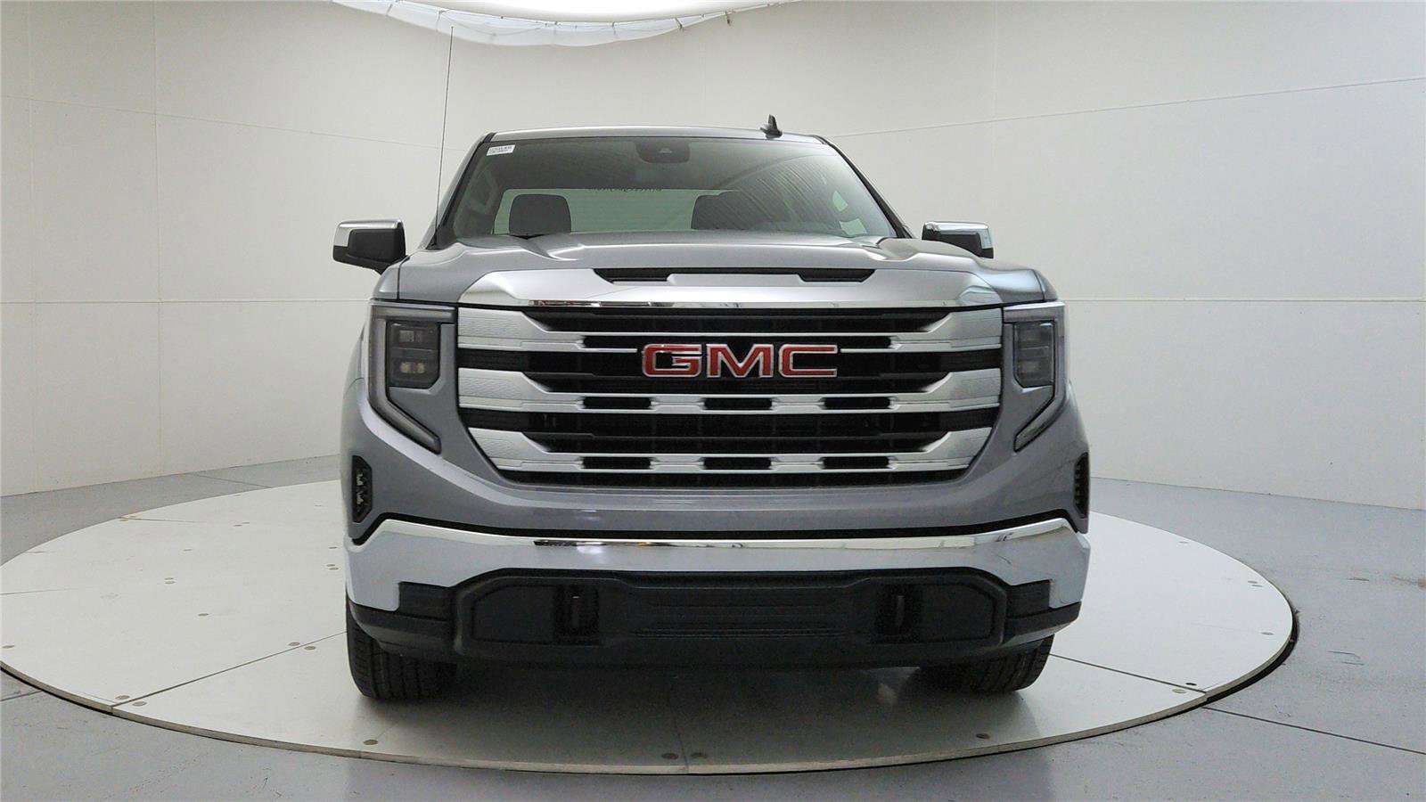 Used 2025 GMC Sierra 1500 SLE image 2