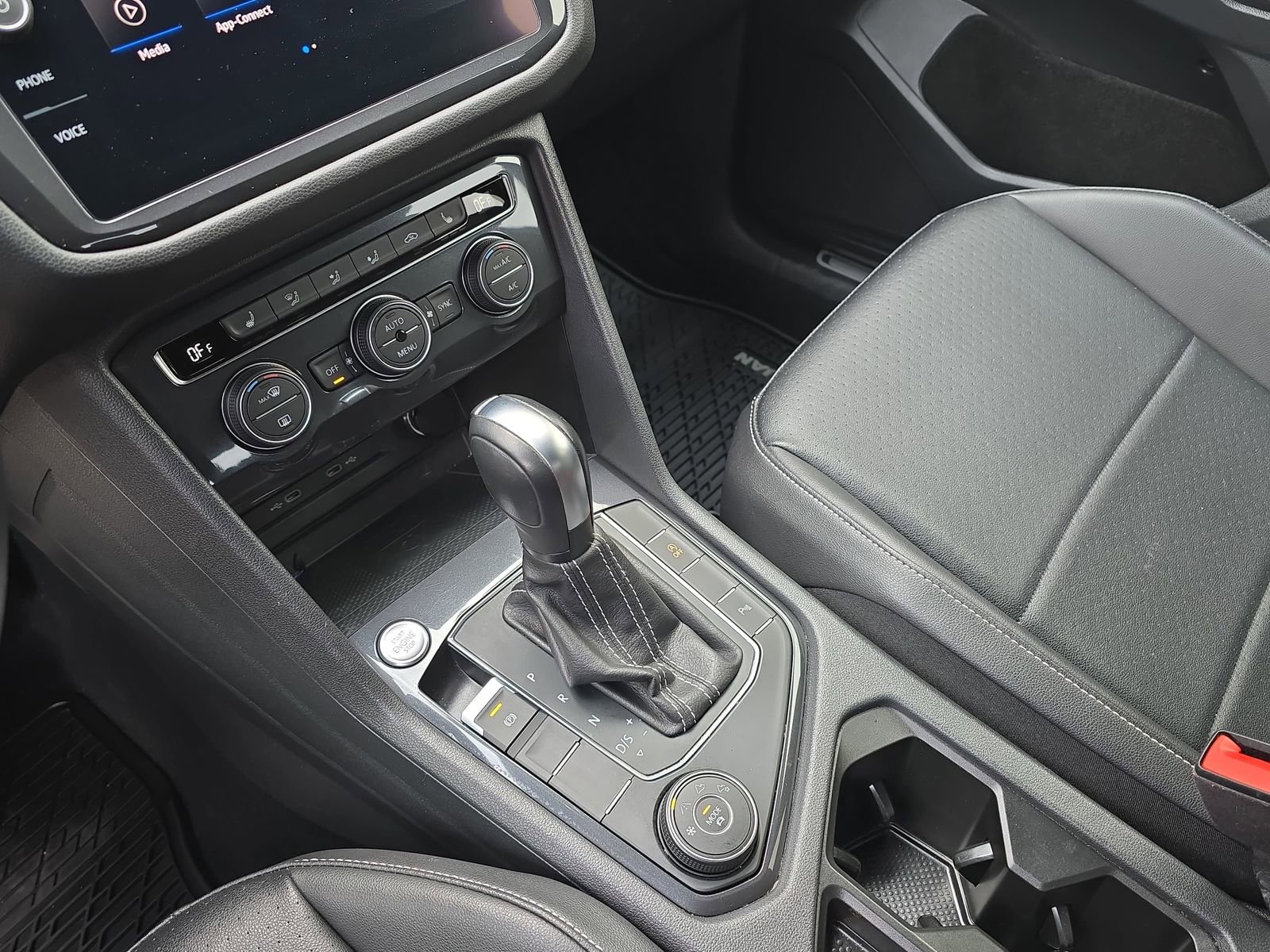 Used 2021 Volkswagen Tiguan SE R-Line image 27