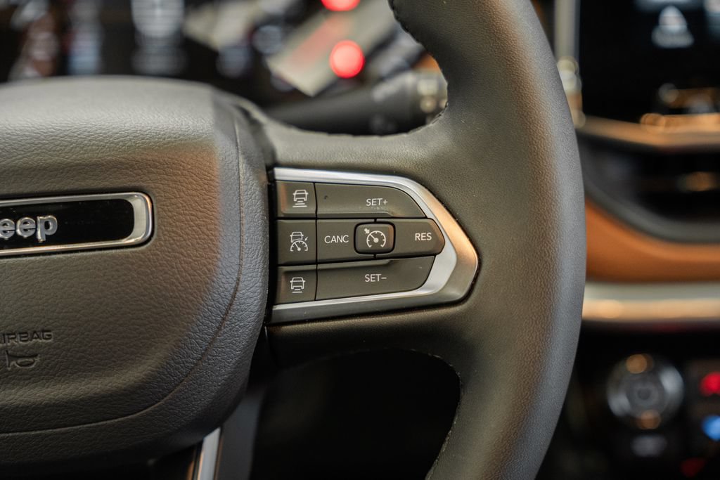 Certified 2025 Jeep Compass Limited AWD/4WD image 28