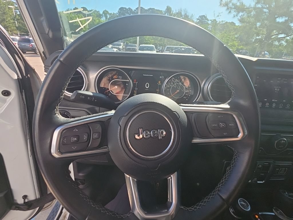 Used 2018 Jeep Wrangler Unlimited Sahara AWD/4WD image 12