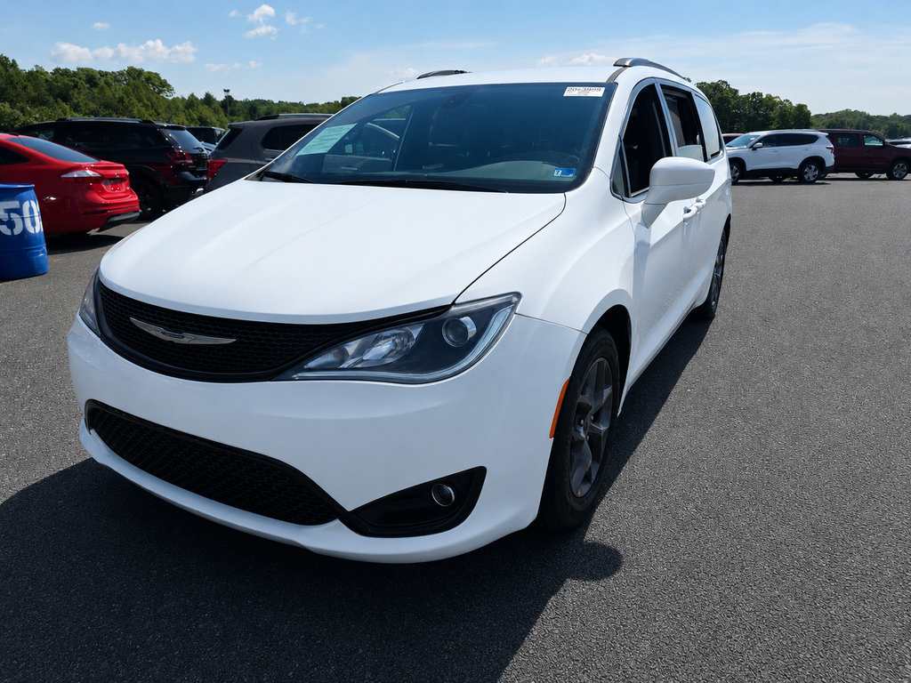 Used 2019 Chrysler Pacifica Touring-L Plus w/ S Appearance Package FWD image 1