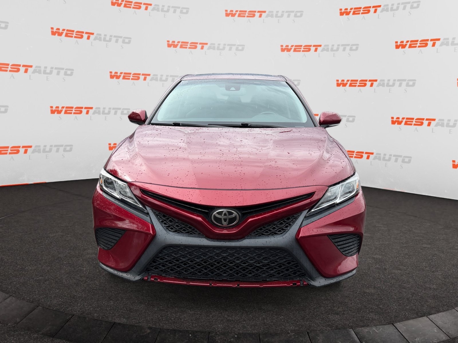 Used 2018 Toyota Camry SE w/ Moonroof Package FWD image 8