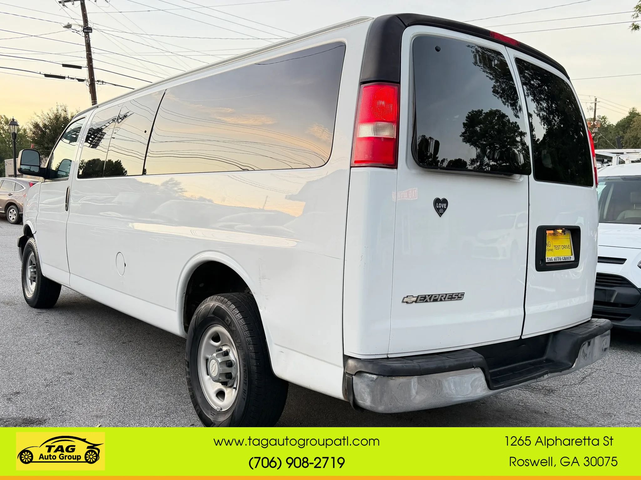 Used 2017 Chevrolet Express 3500 LT w/ LT Preferred Equipment Group RWD image 4