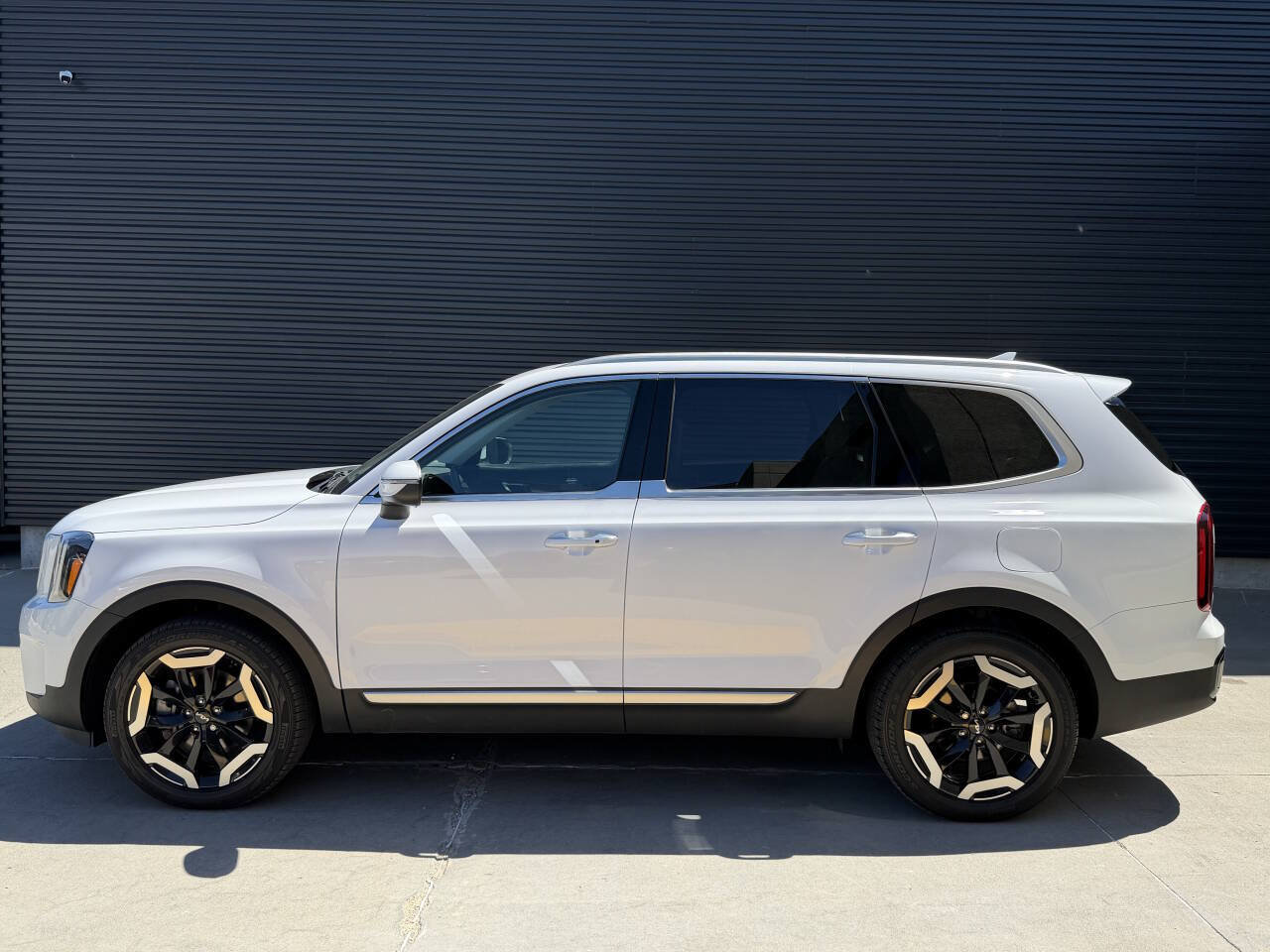 Used 2023 Kia Telluride S AWD/4WD image 9