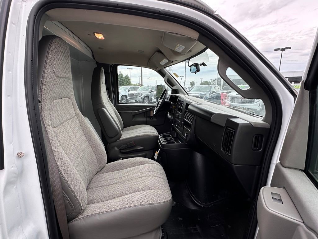 New 2025 GMC Savana 3500 w/ Power Convenience Package RWD image 12