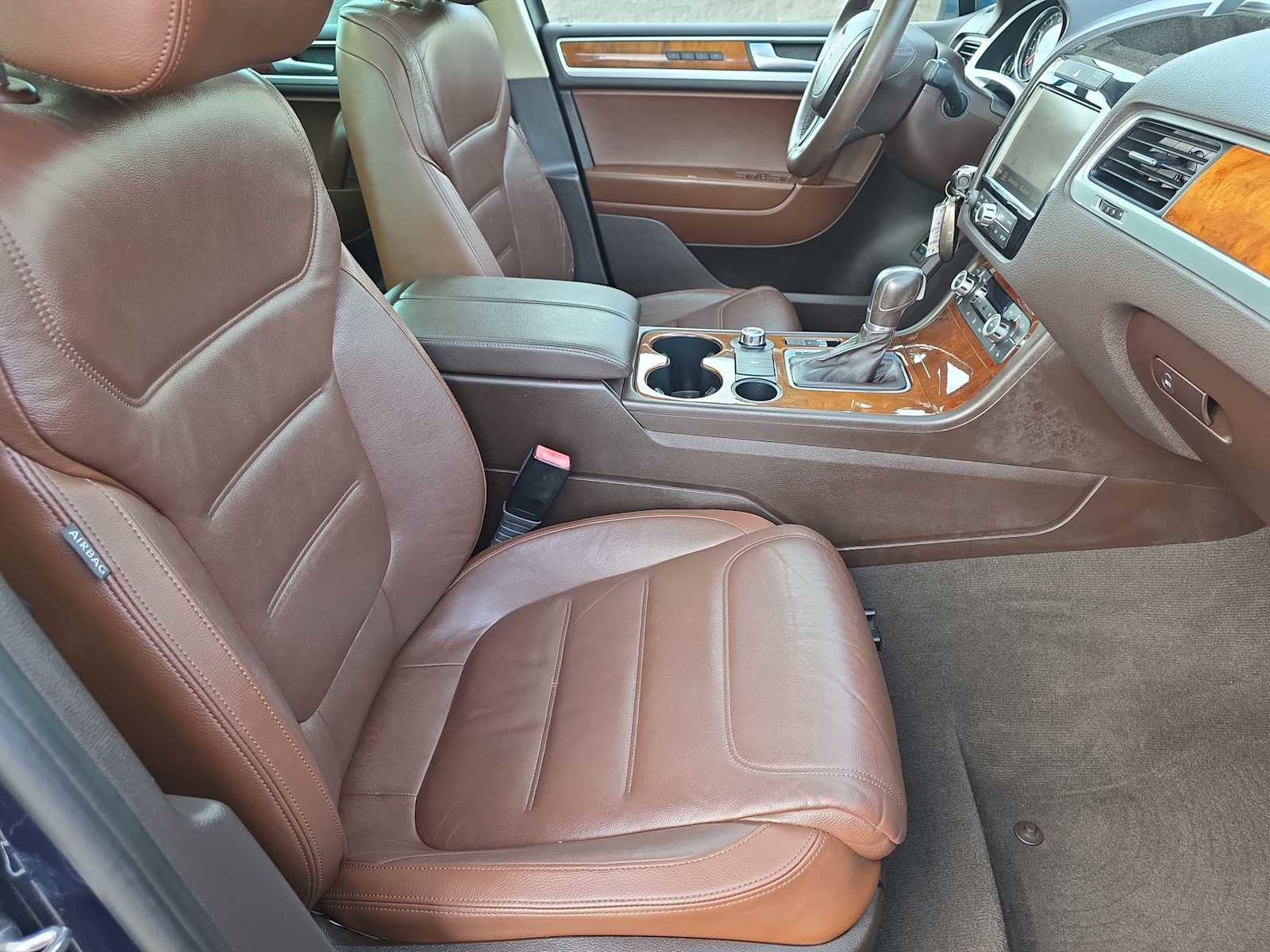 Used 2014 Volkswagen Touareg Lux image 18