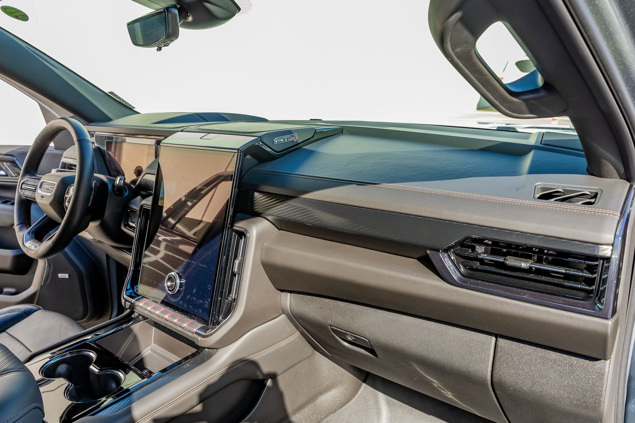 Used 2025 GMC Yukon AT4 w/ Premium Trailering Package image 17