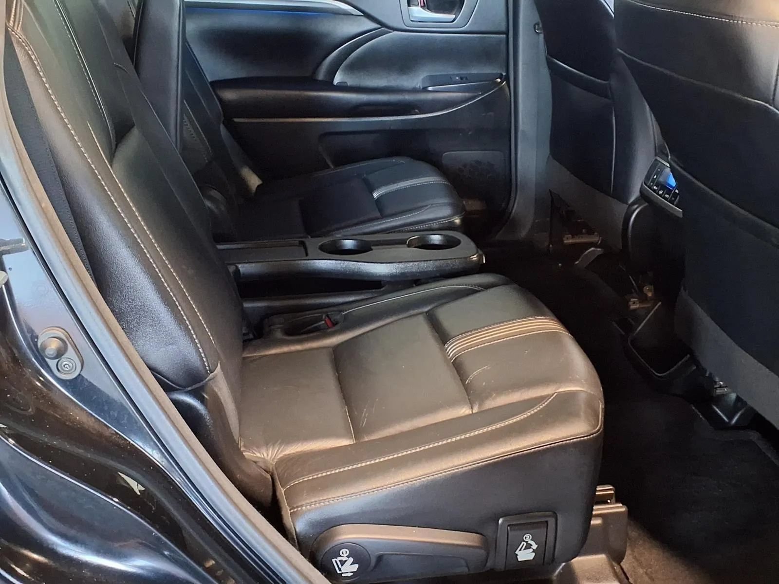 Used 2017 Toyota Highlander XLE AWD/4WD image 14