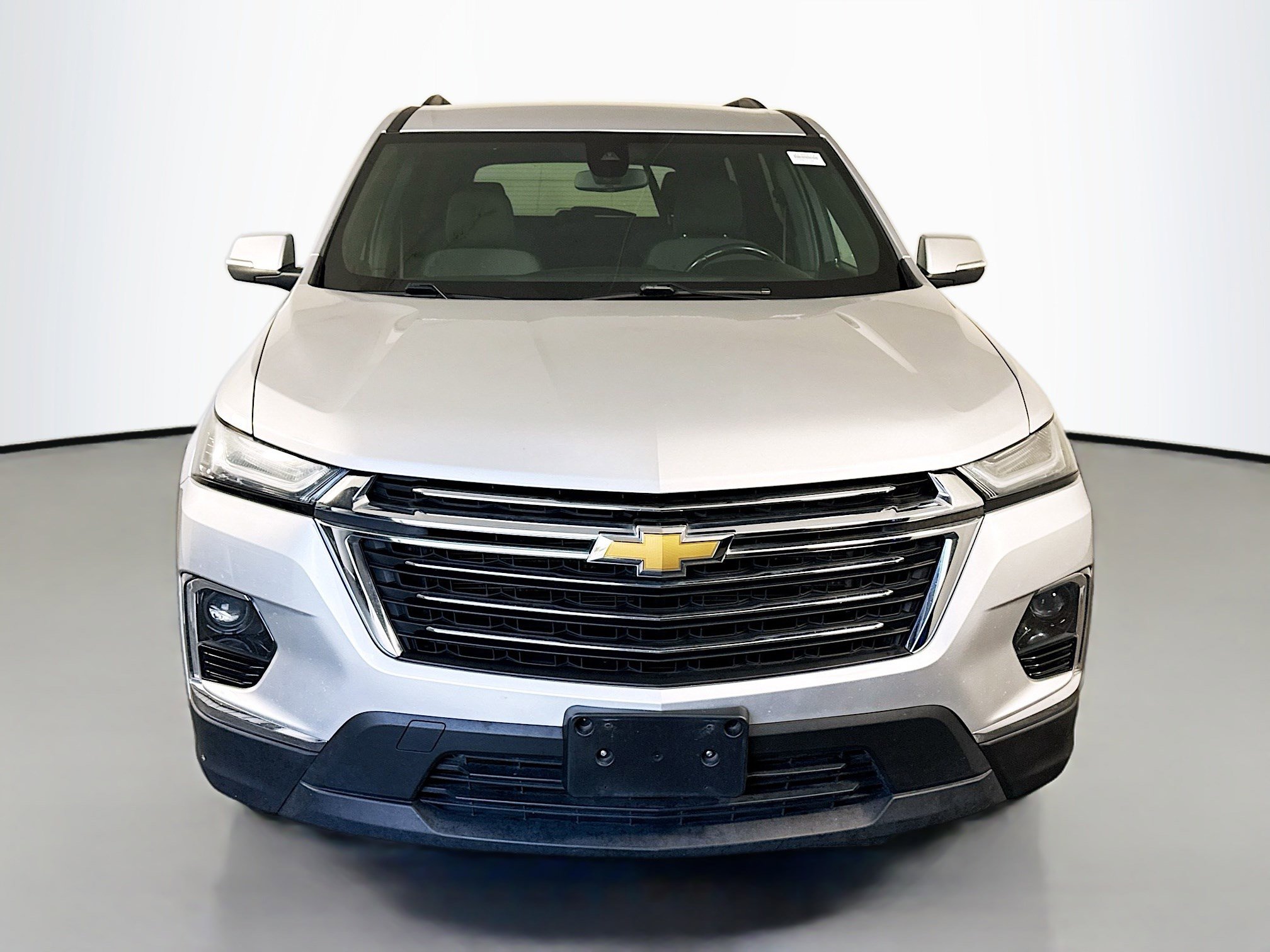 Used 2022 Chevrolet Traverse LT image 2