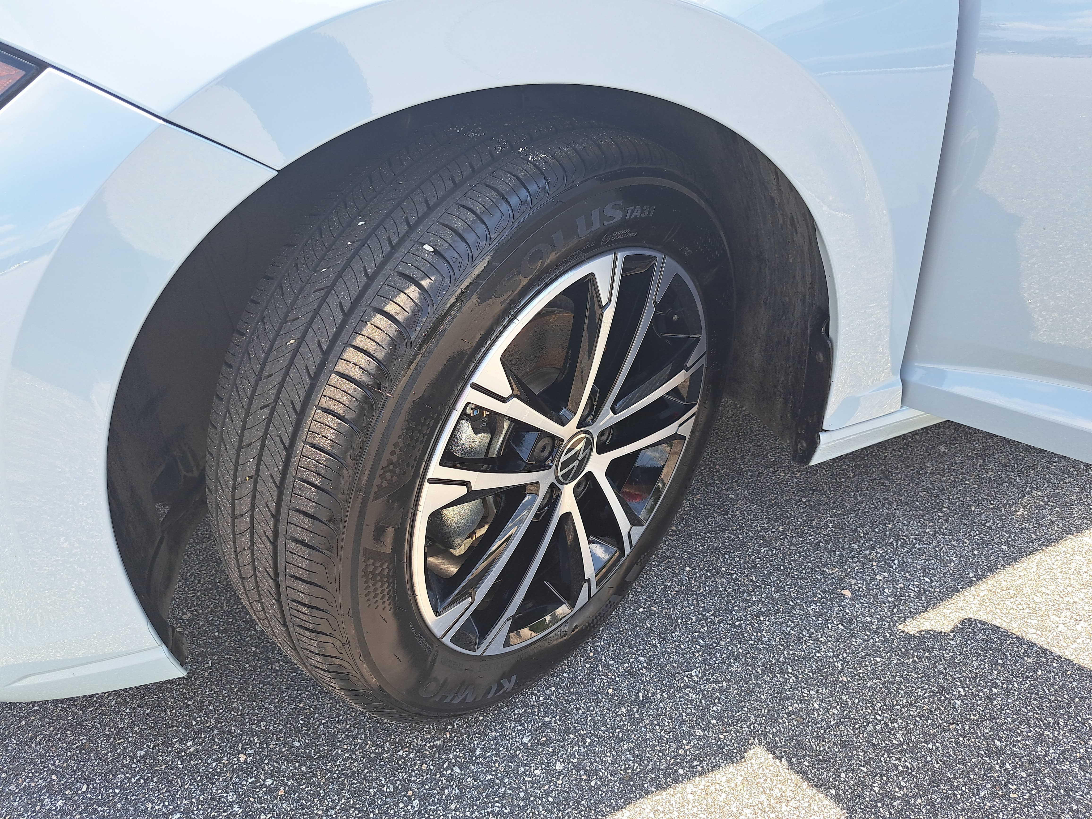 Certified 2025 Volkswagen Jetta Sport FWD image 32