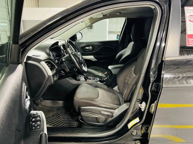 Used 2019 Jeep Cherokee Latitude AWD/4WD image 21