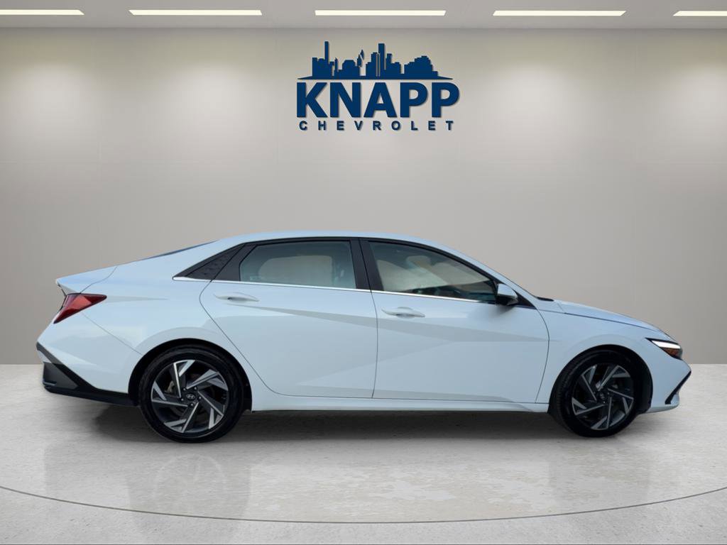 Used 2024 Hyundai Elantra Limited image 6