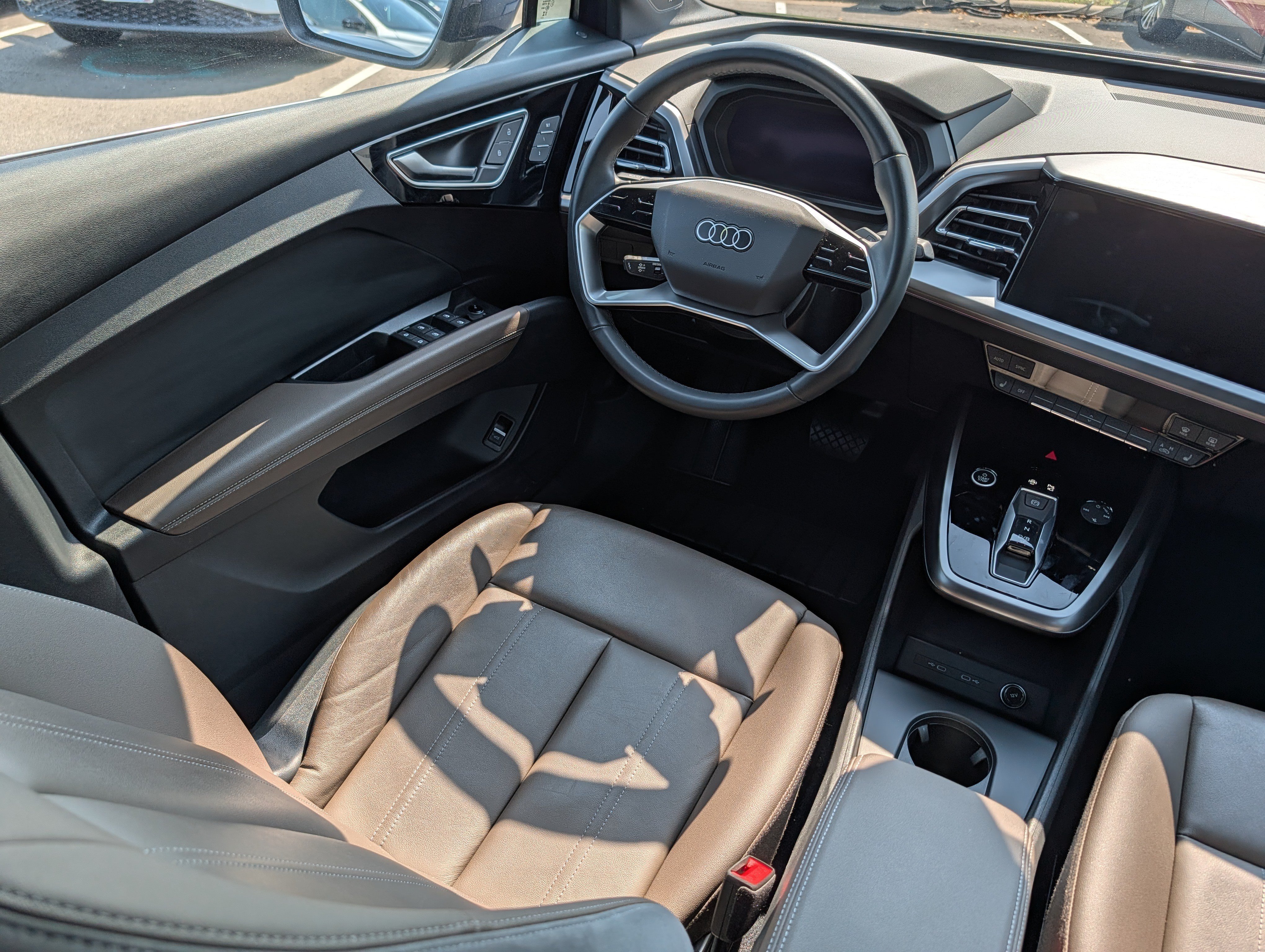 Used 2023 Audi Q4 e-tron Premium Plus w/ Premium Plus AWD/4WD image 9