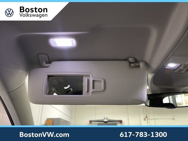 Used 2025 Volkswagen Taos SE image 19