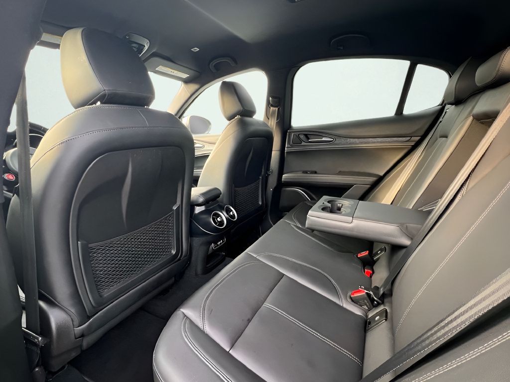 Used 2023 Alfa Romeo Stelvio Sprint RWD image 18