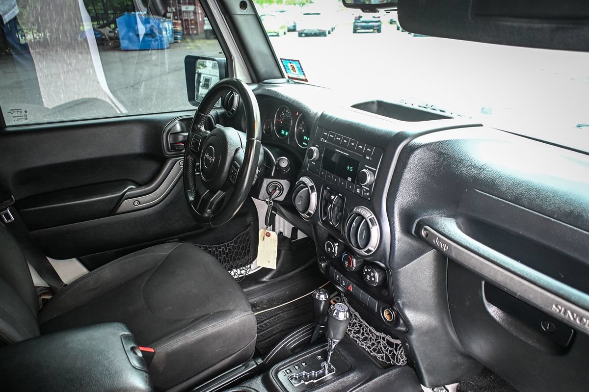 Used 2016 Jeep Wrangler Unlimited Sport w/ Quick Order Package 24S AWD/4WD image 17