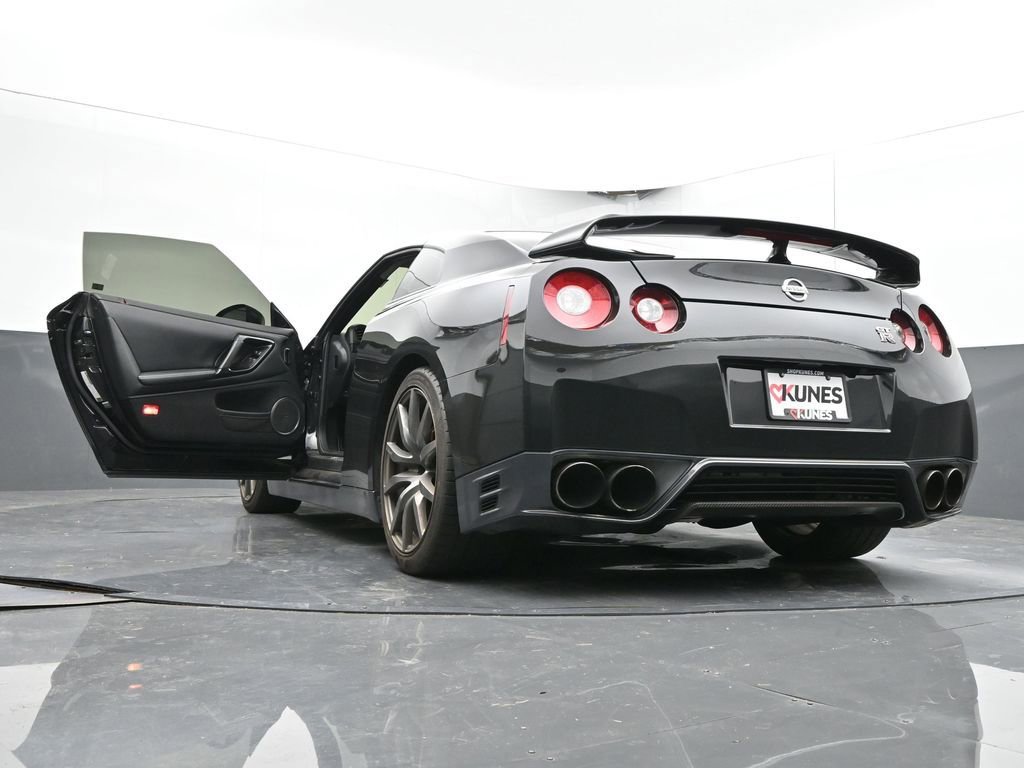 Used 2014 Nissan GT-R Premium image 67