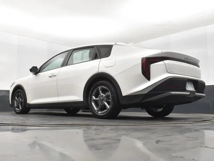 Used 2025 Kia K4 FWD image 12