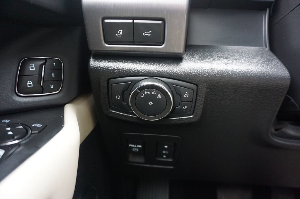 Used 2021 Ford Expedition Max Platinum AWD/4WD image 5