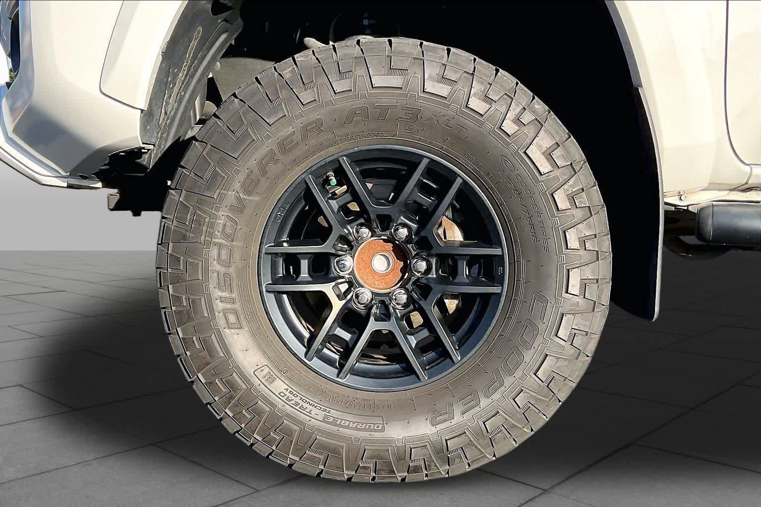 Used 2022 Toyota Tacoma TRD Sport w/ Technology Package RWD image 10