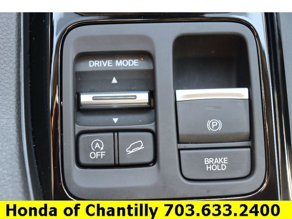 Used 2025 Honda Pilot Touring image 18