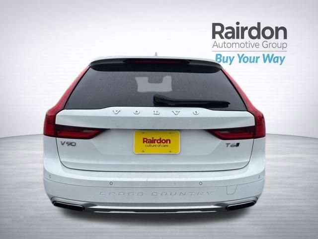 Used 2018 Volvo V90 T6 Cross Country w/ Convenience Package image 40