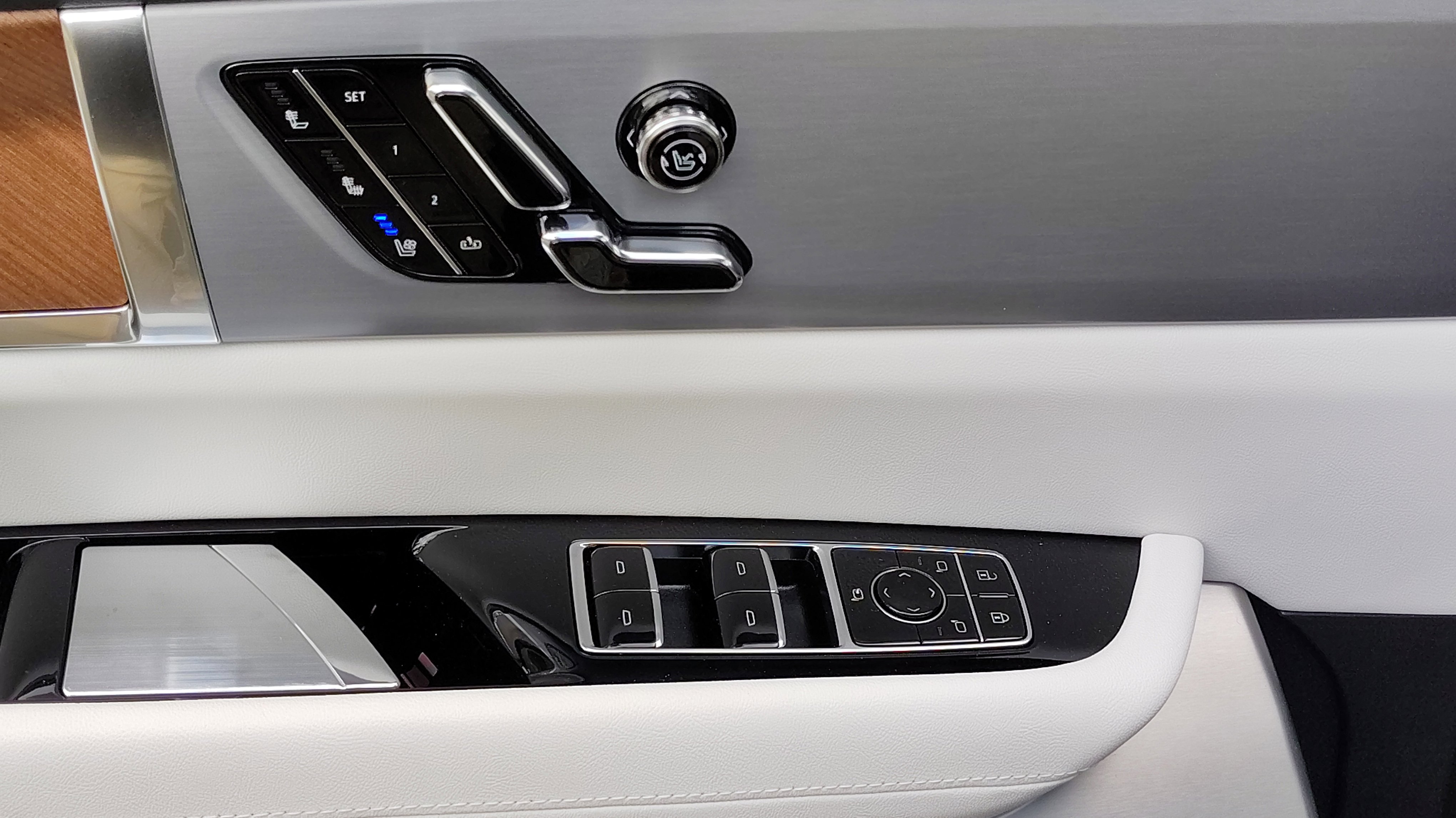 New 2026 Cadillac Vistiq Sport image 10