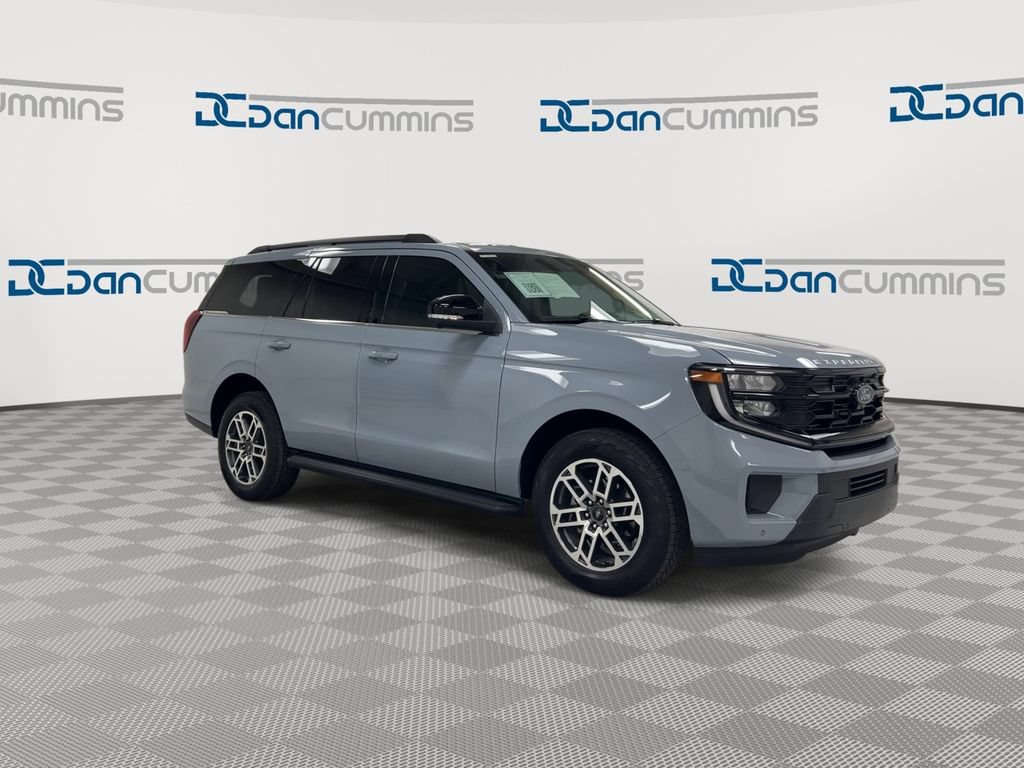 Used 2026 Ford Expedition Active AWD/4WD image 2