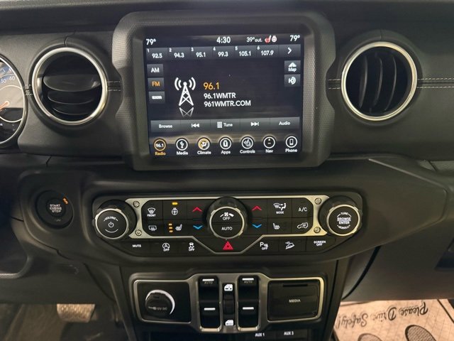 Used 2018 Jeep Wrangler Unlimited Sahara w/ Uconnect 4C Nav & Sound Group image 17