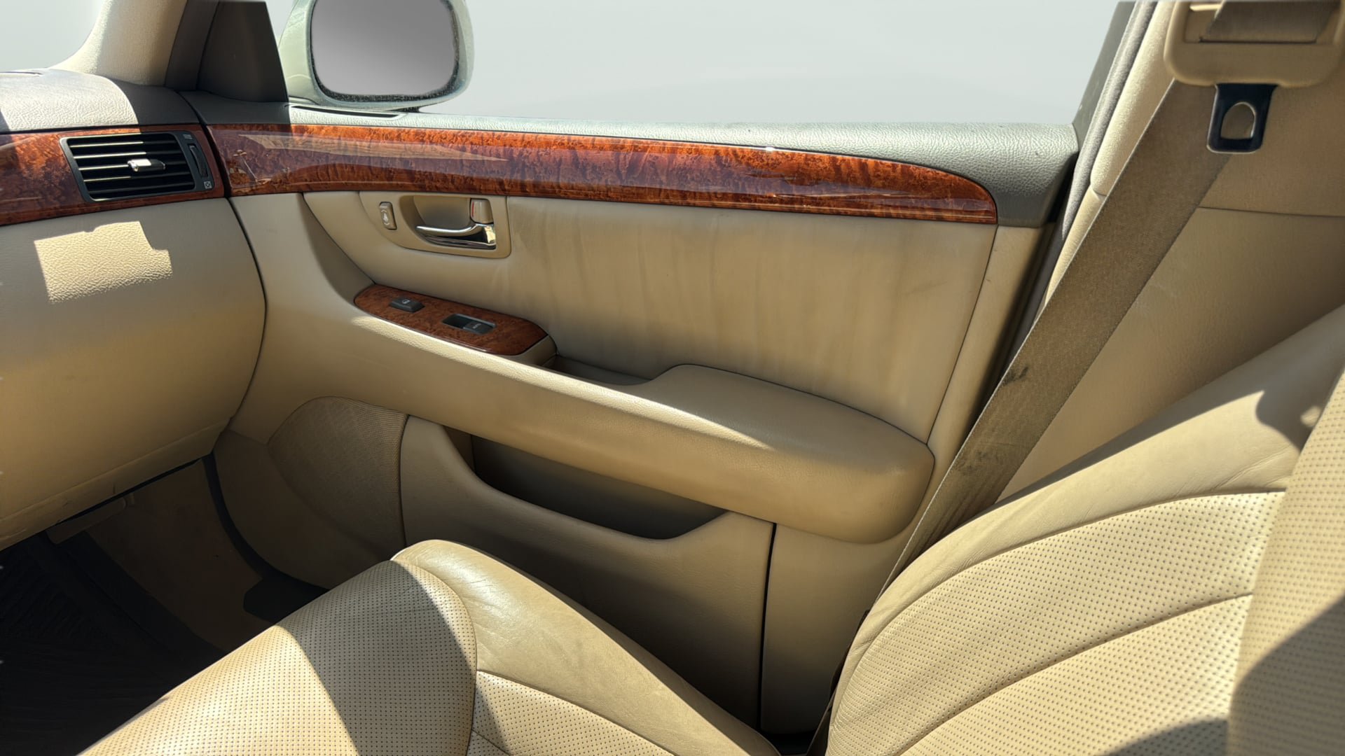 Used 2004 Lexus LS 430 w/ Modern Luxury Pkg RWD image 17