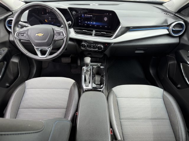 Used 2025 Chevrolet Trax LT w/ LT Convenience Package FWD image 10